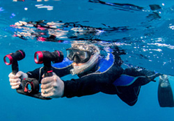 Diver with SeaLife underwater camera